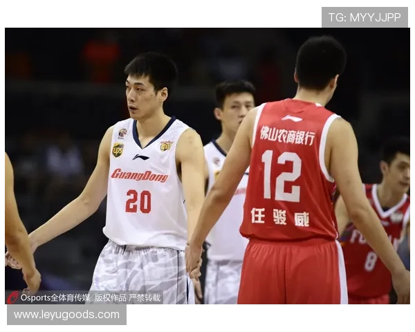 易建联一整天穿运动鞋出门，朋友都说这也太接地气了吧！