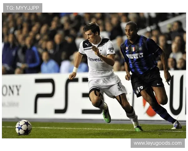 罗本与贝尔在边锋位置上比赛节奏出现分散结构偏向反击趋势