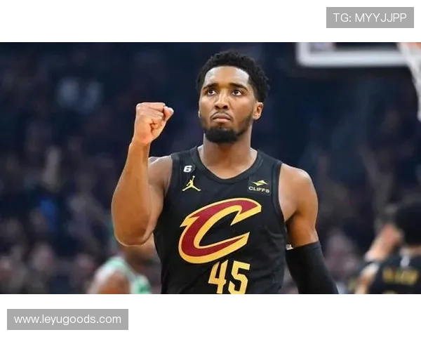 米切尔利用突破创造终结机会效提升球队关键时刻得分能力